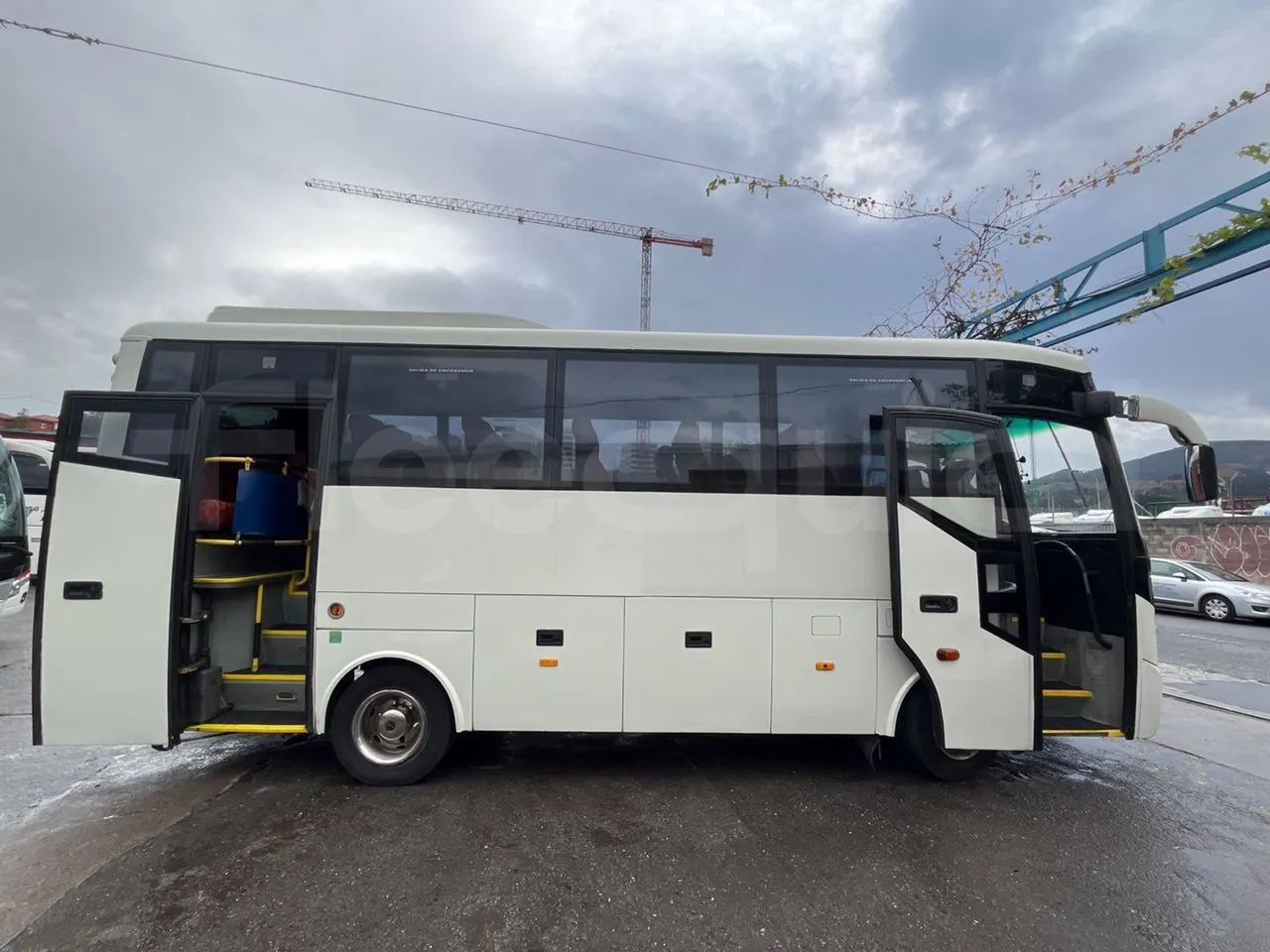 Bmc Midilux L 850 -EUR4 - 130.45kW-7.405m - right side doors open