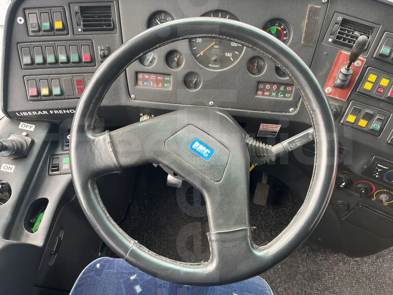 Bmc Midilux L 850 -EUR4 - 130.45kW-7.405m - steering wheel photo