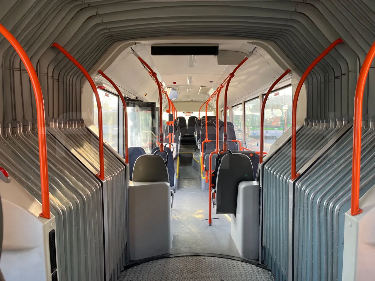 Man Lion's City GL A40 - Euro6 - 228kW - 18.750mt - reverse view middle aisle