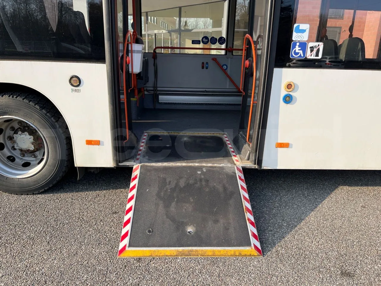 Man Lion's City GL A40 - Euro6 - 228kW - 18.750mt - platform open photo