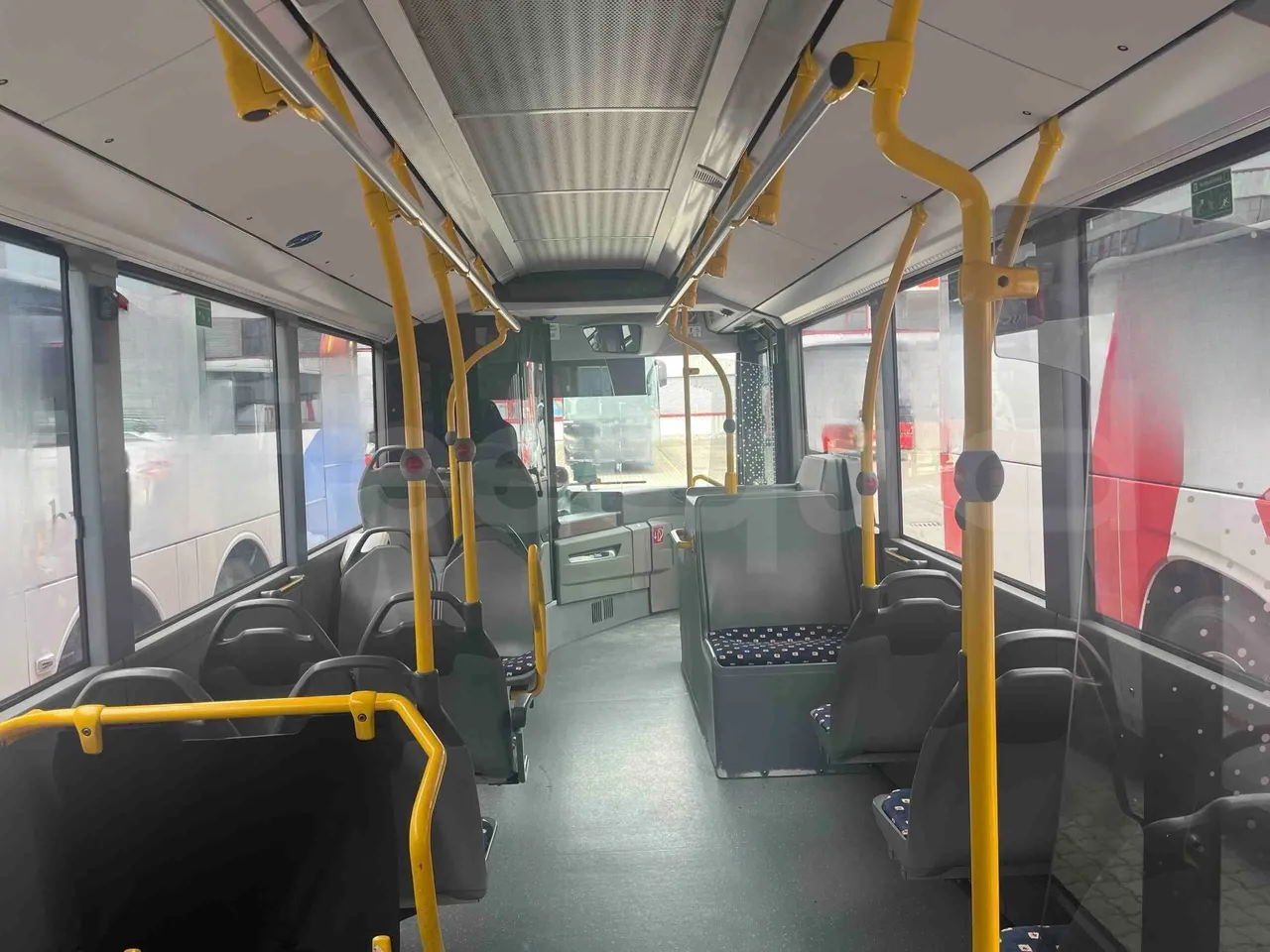 Mercedes-Benz Citaro - forward view middle aisle