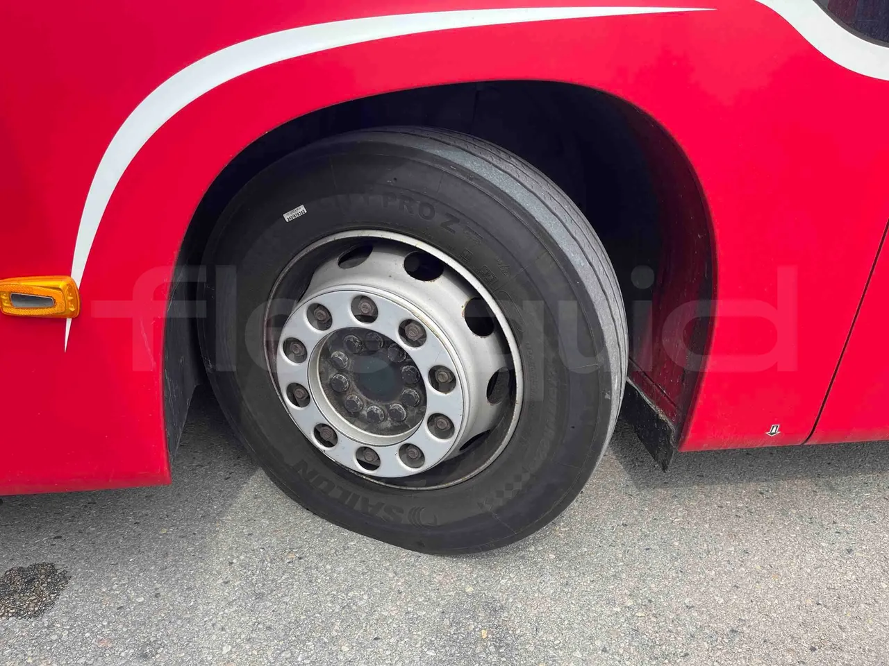 Mercedes-Benz Citaro - tread condition front tires left