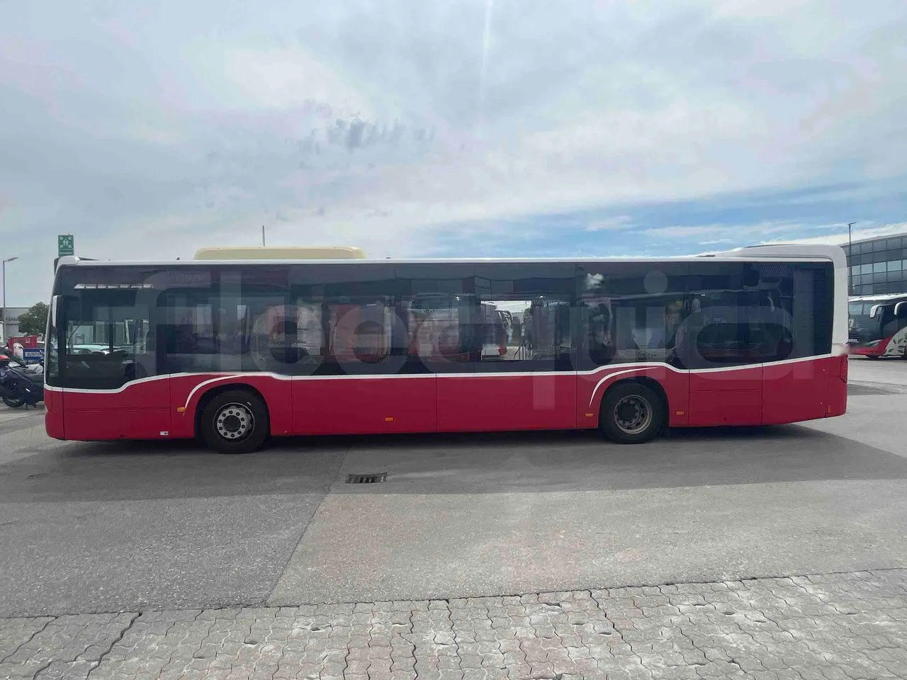 Mercedes-Benz Citaro - left side photo