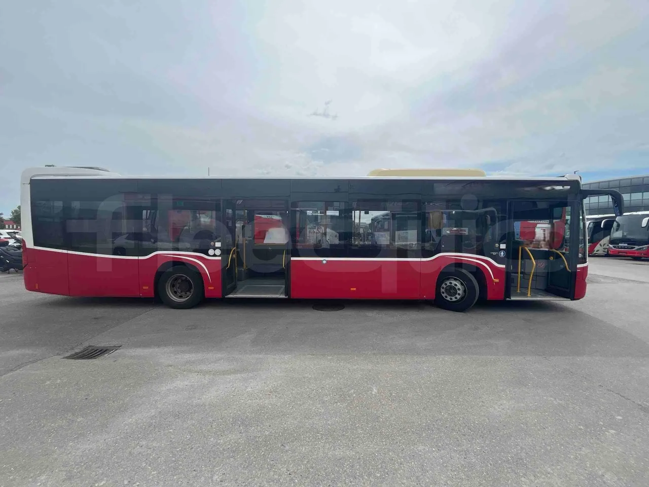 Mercedes-Benz Citaro - right side doors open