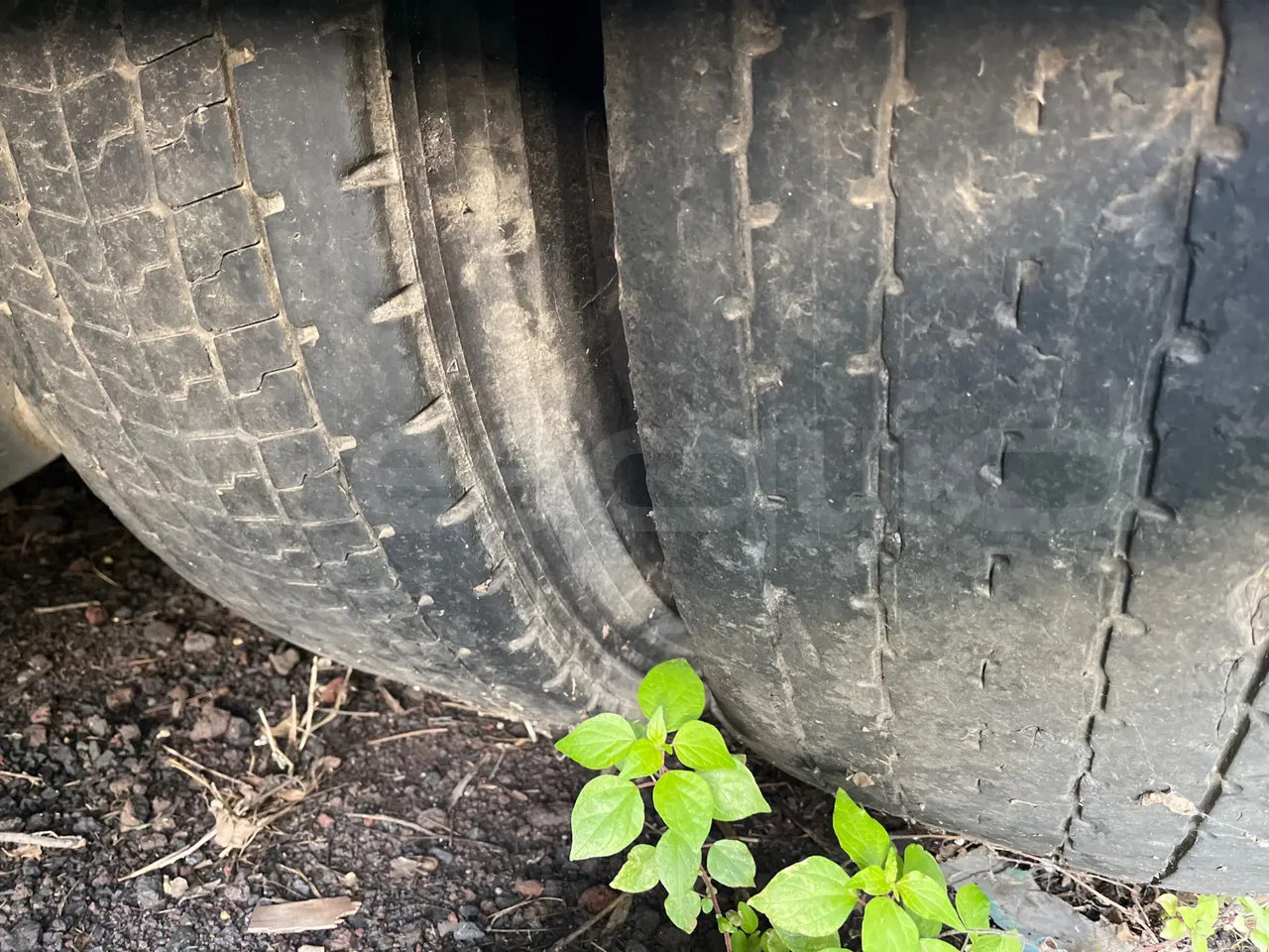 Iveco Magirus A260S/E4 FARID T1SM25 - Euro5 - 228kW - 9.685mt - tread condition front tires left