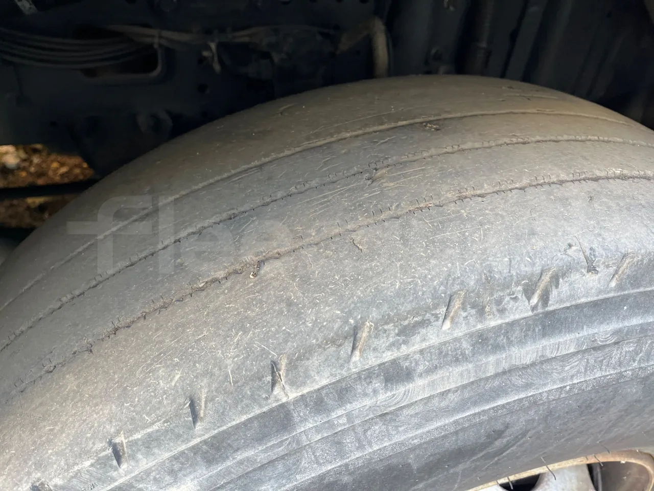Iveco Magirus A260S/E4 FARID T1SM25 - Euro5 - 228kW - 9.685mt - tread condition front tires right