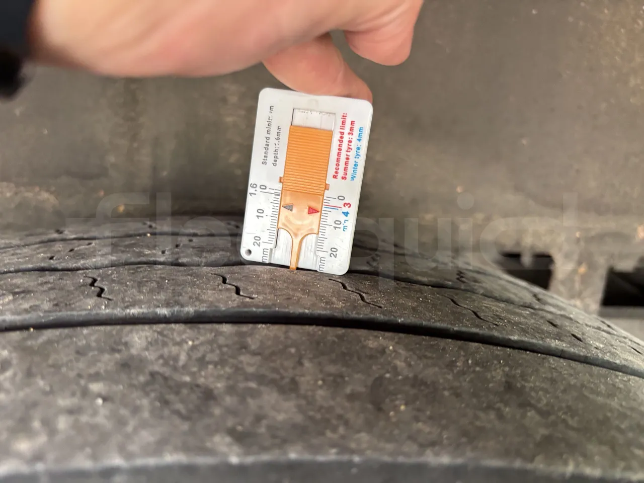 Temsa Safari - Second Axle Left Side: Tyre Thickness