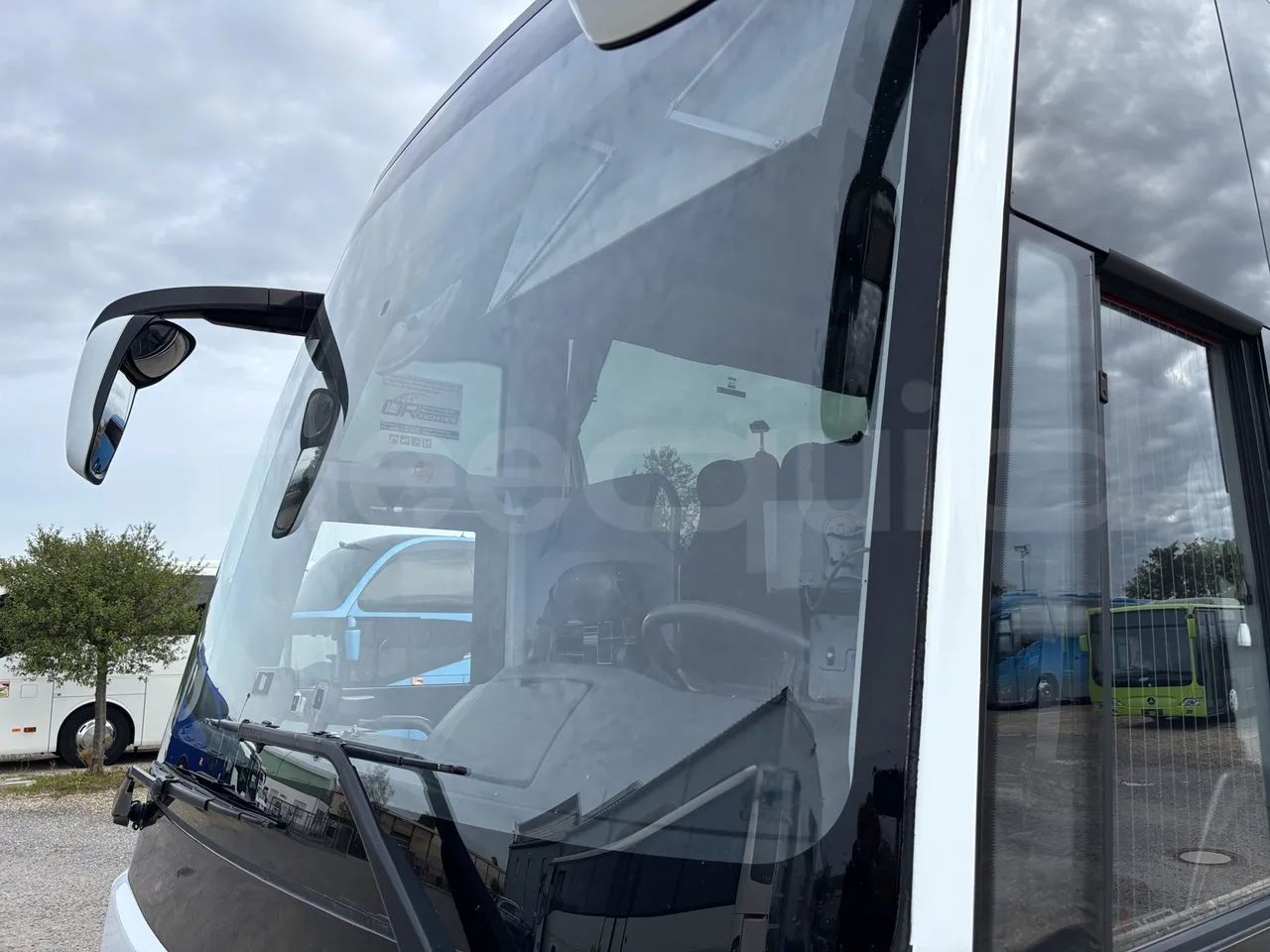 Temsa Safari - Windscreen From Left Side