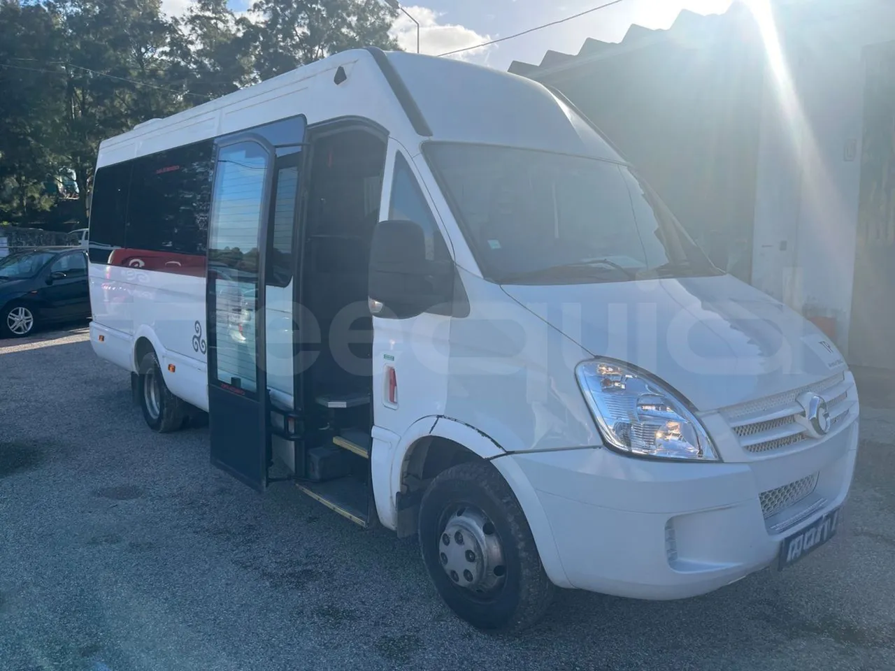 Iveco Daily A50CE4 - Euro 5 - 130 kW - 7.240 mt - 3/4 right front doors open