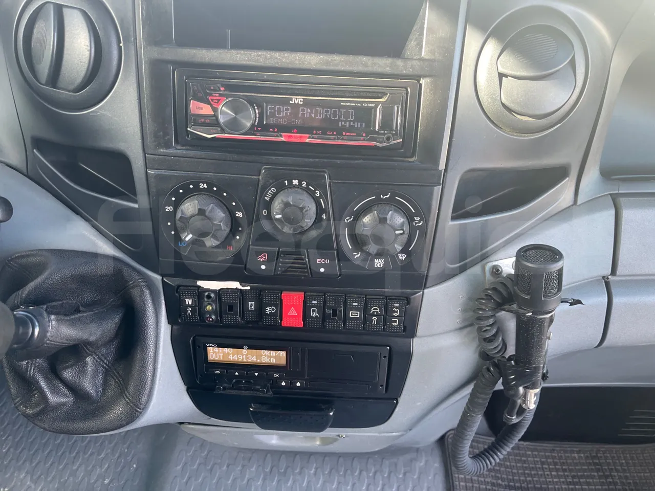 Iveco Daily A50CE4 - Euro 5 - 130 kW - 7.240 mt - radio accessories photo