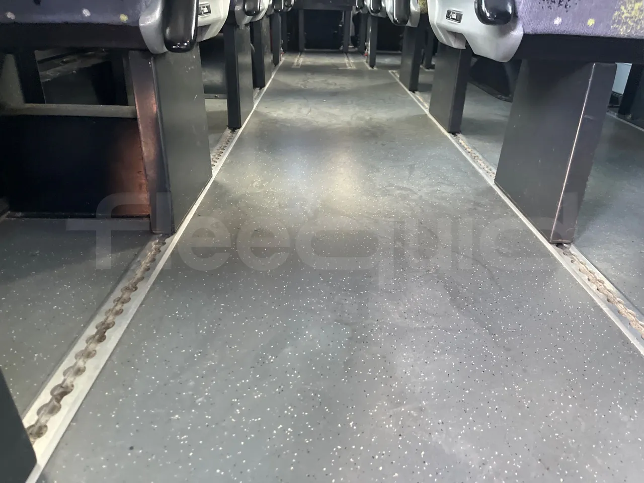 Iveco Daily A50CE4 - Euro 5 - 130 kW - 7.240 mt - seat brackets photo