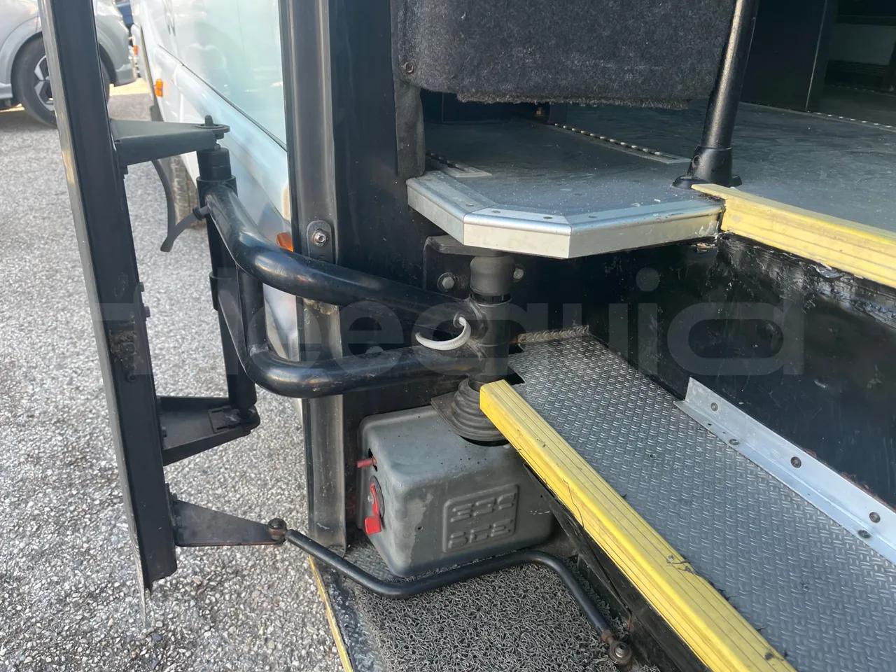 Iveco Daily A50CE4 - Euro 5 - 130 kW - 7.240 mt - door mechanism photo