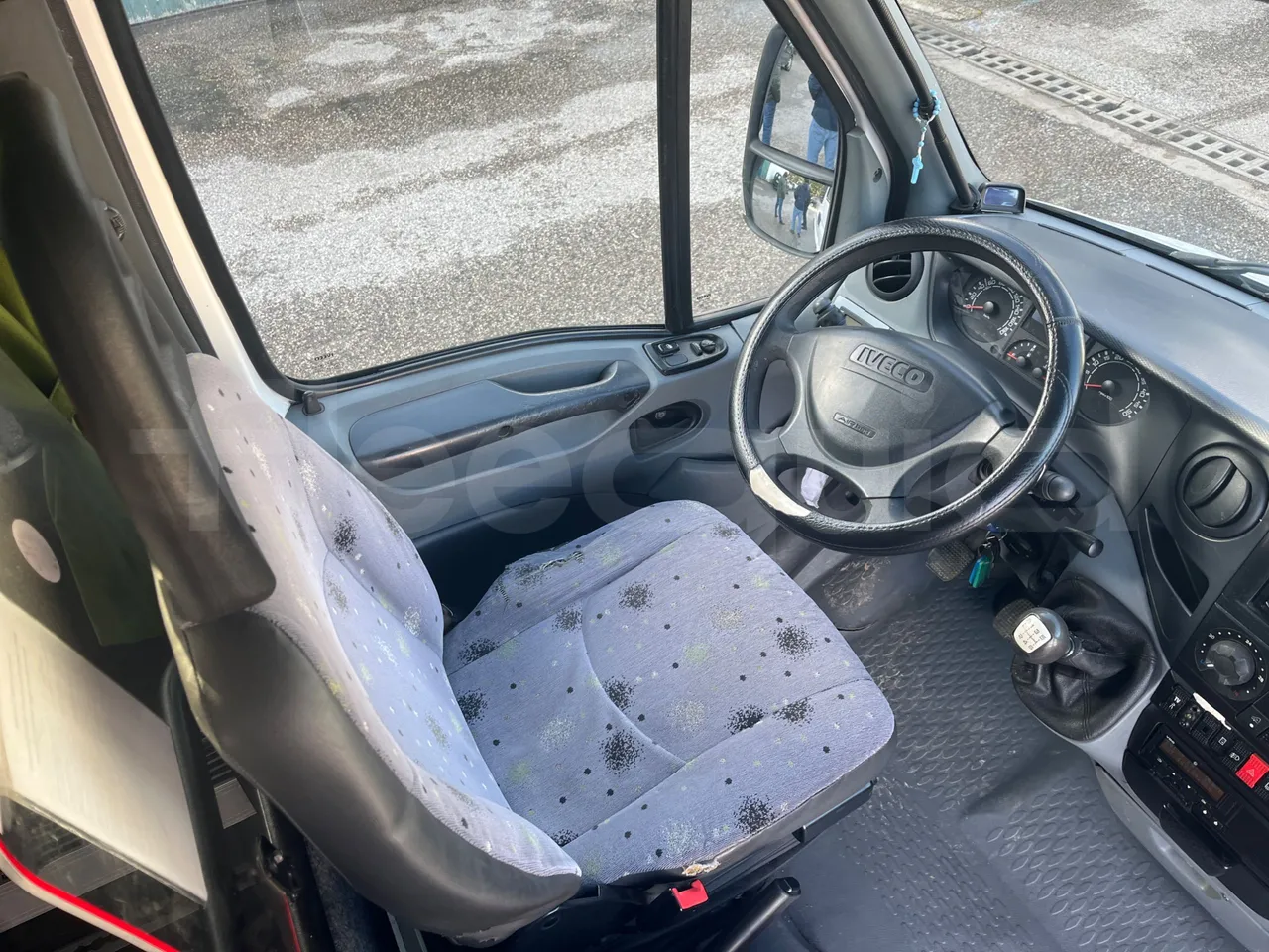 Iveco Daily A50CE4 - Euro 5 - 130 kW - 7.240 mt - driver's seat photo