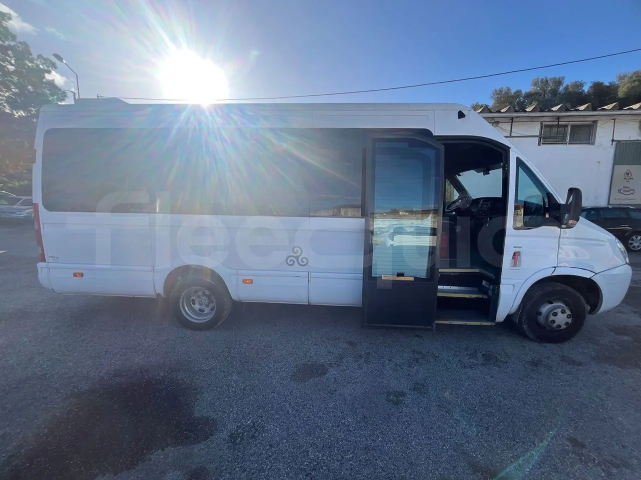 Iveco Daily A50CE4 - Euro 5 - 130 kW - 7.240 mt - right side doors open