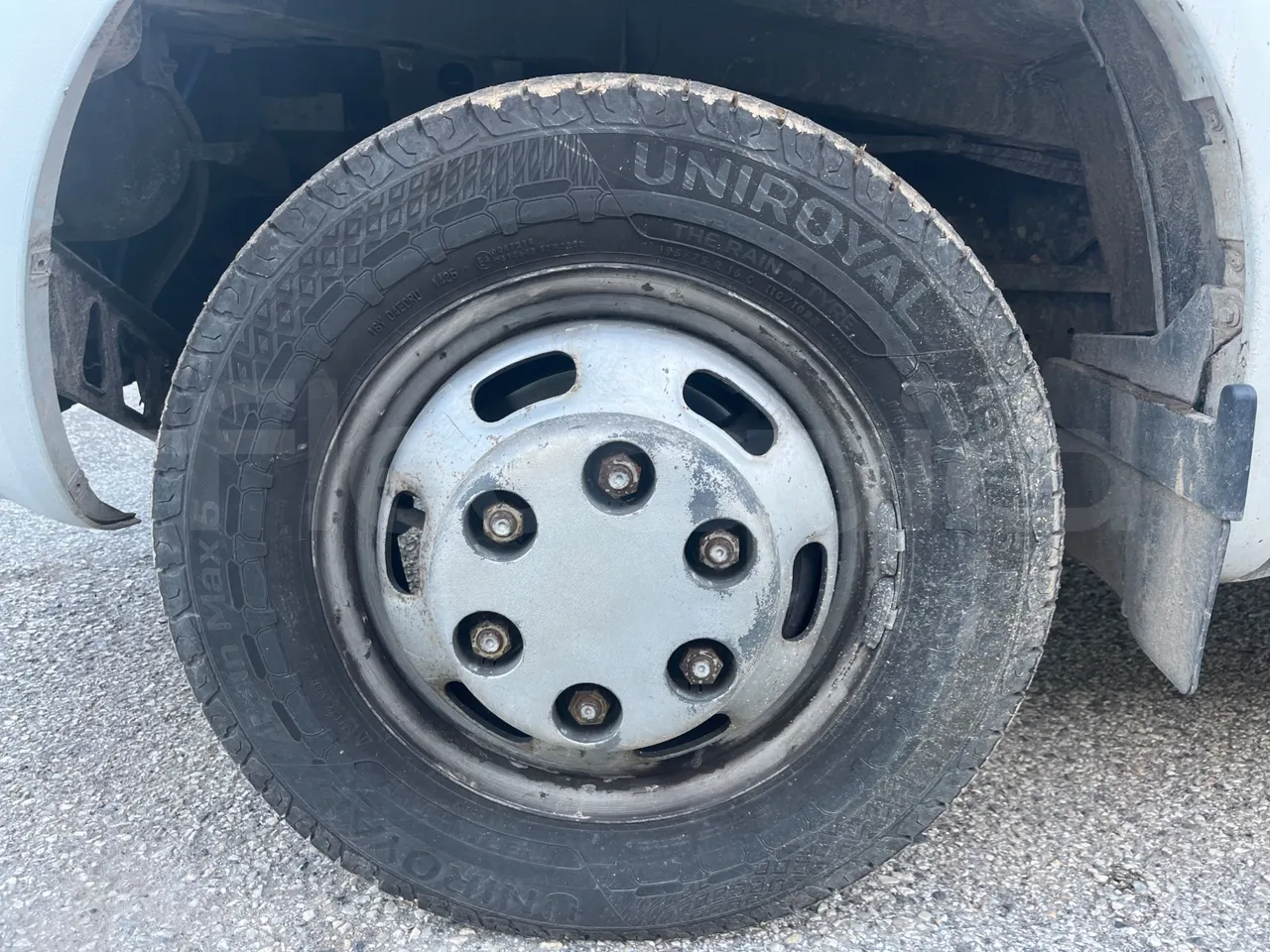 Iveco Daily A50CE4 - Euro 5 - 130 kW - 7.240 mt - front left tire measurements