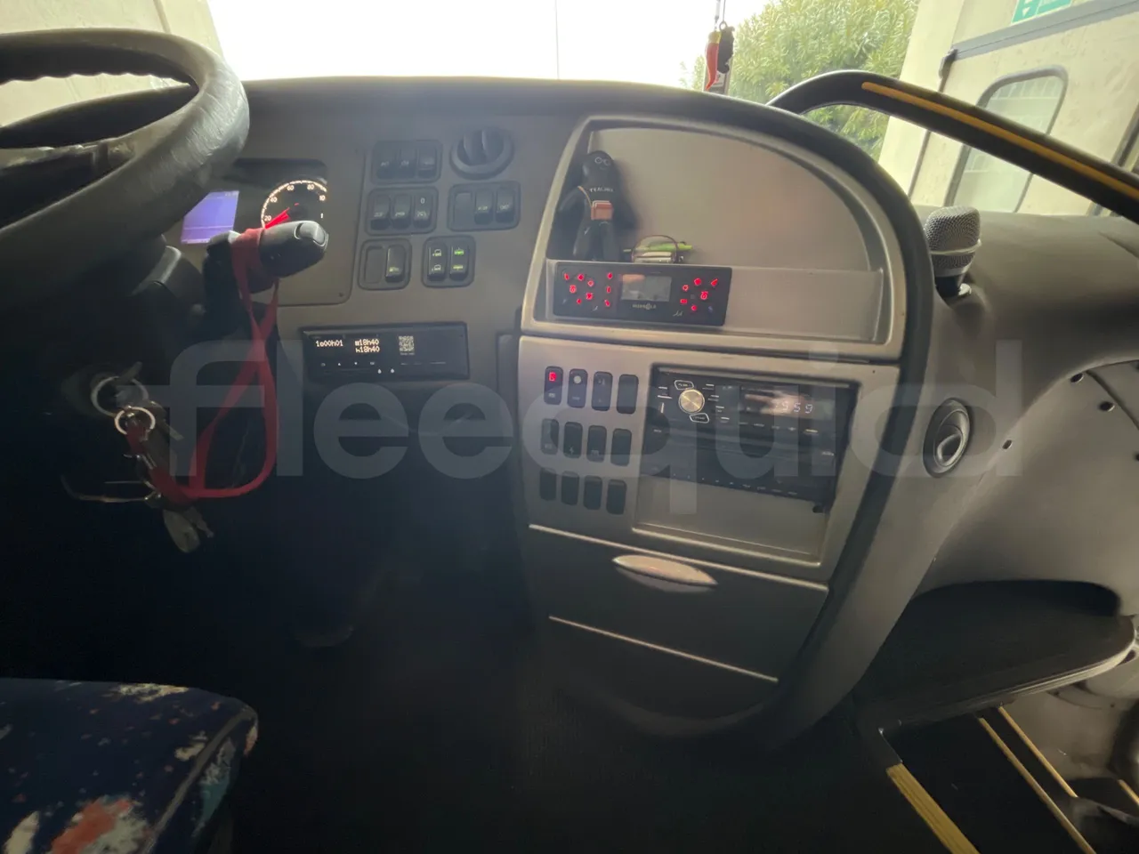 Irizar Scania K400 - EUR5 - 294kW - 12m - radio accessories photo