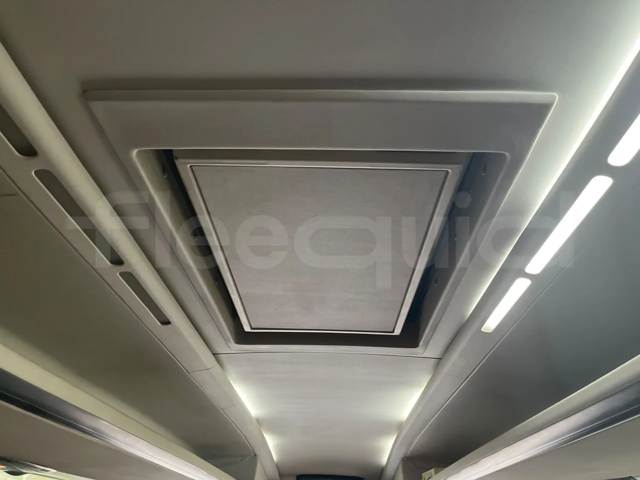 Irizar Scania K400 - EUR5 - 294kW - 12m - roof hatch 2