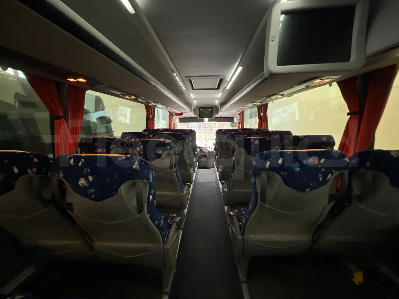 Irizar Scania K400 - EUR5 - 294kW - 12m - forward view middle aisle