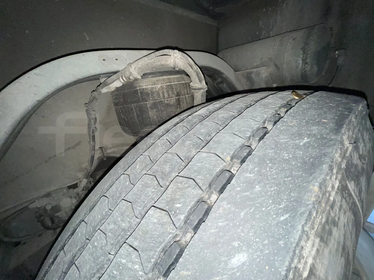 Irizar Scania K400 - EUR5 - 294kW - 12m - tread condition second axle tires left