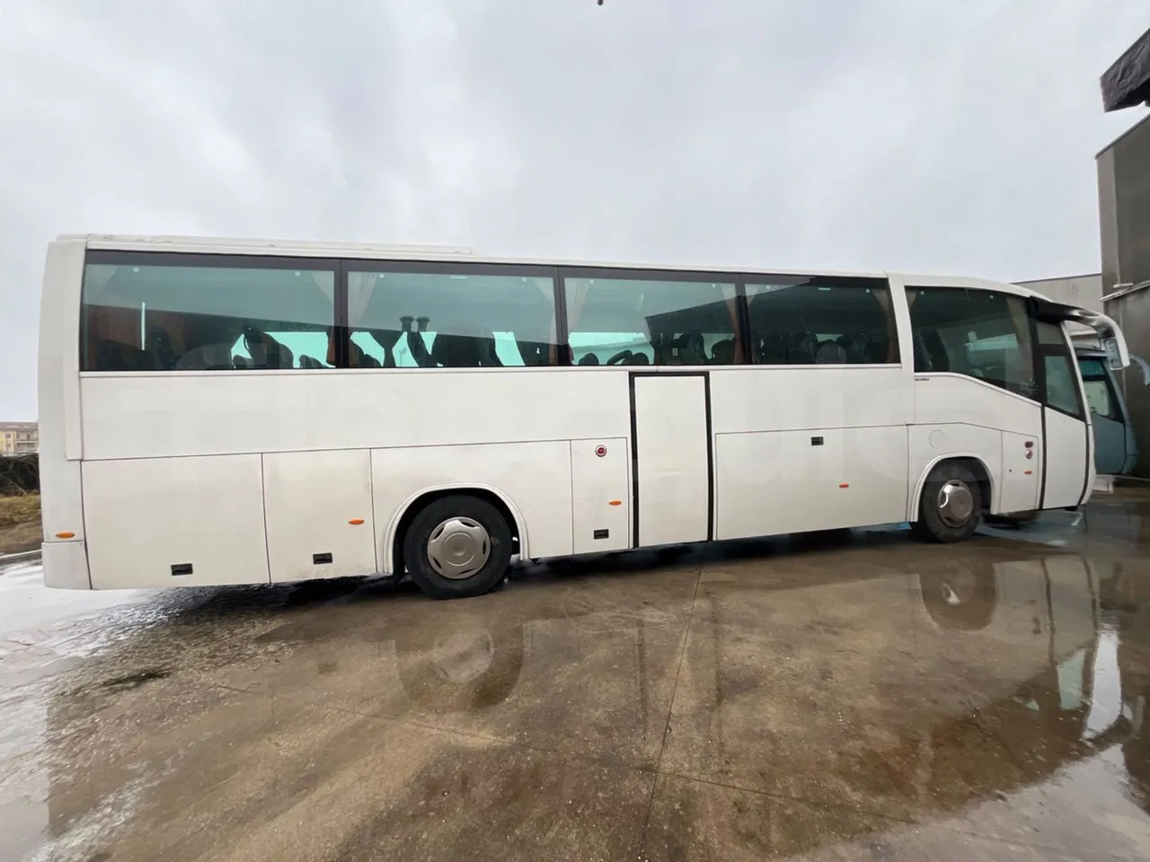 Irizar Scania K400 - EUR5 - 294kW - 12m - right side doors closed