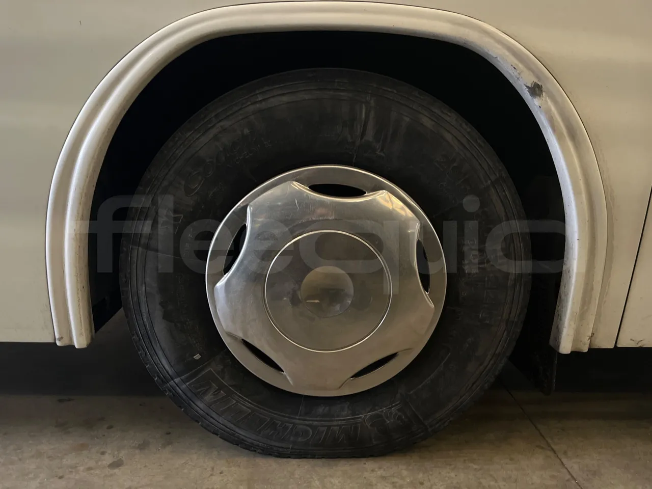 Irizar Scania K400 - EUR5 - 294kW - 12m - rear left tire photo