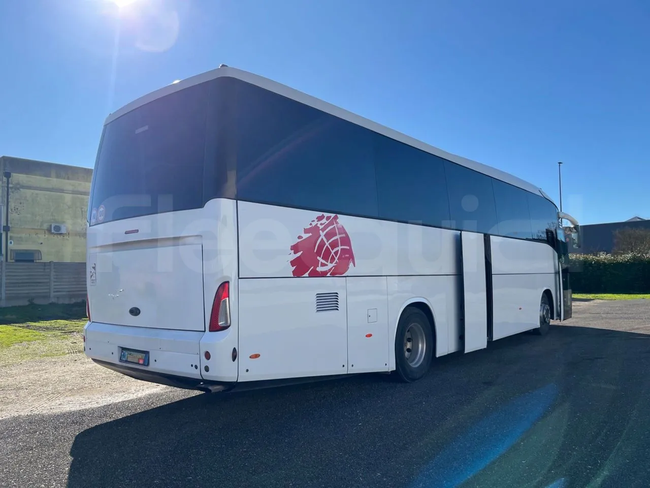 Irisbus 397E.12 LBMA036B-397E.12 - Euro5 - 331kW - 12.410mt - 3/4 right rear doors open