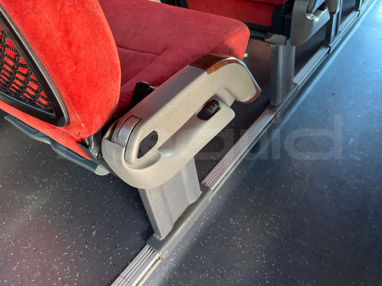 Irisbus 397E.12 LBMA036B-397E.12 - Euro5 - 331kW - 12.410mt - armrest detail photo
