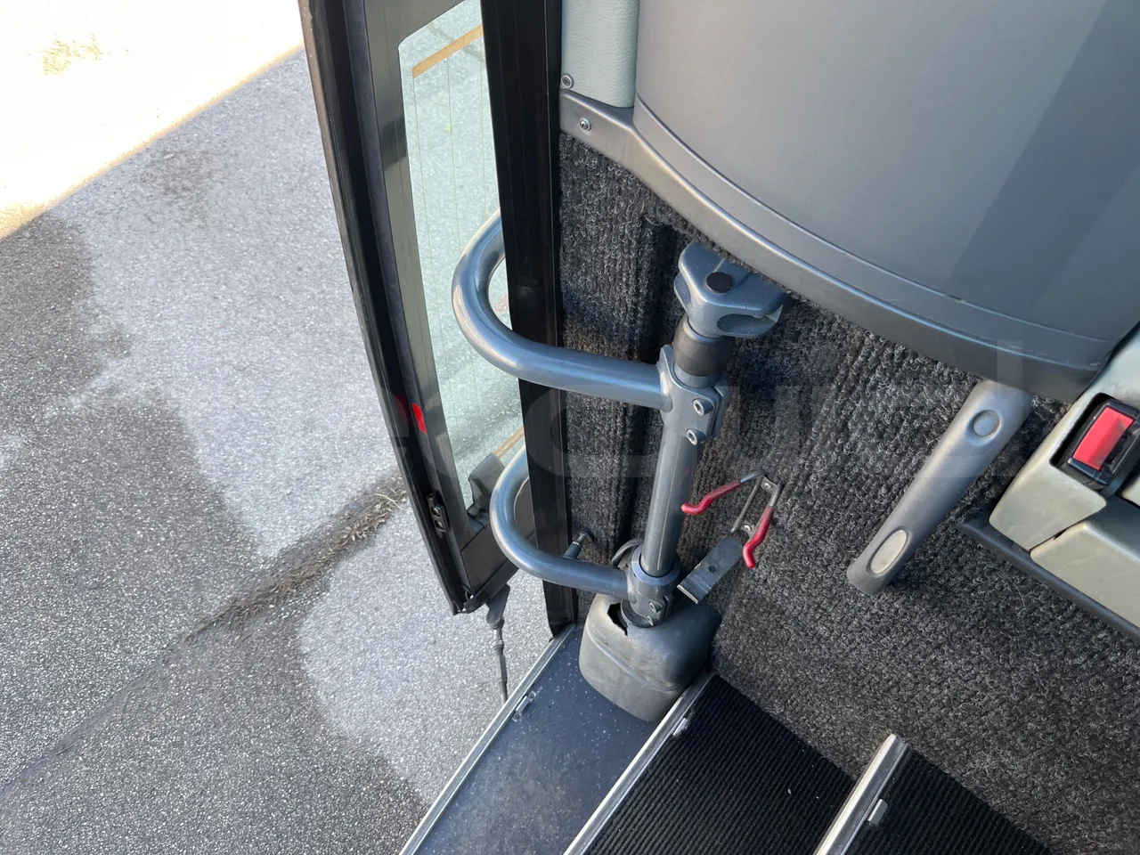 Irisbus 397E.12 LBMA036B-397E.12 - Euro5 - 331kW - 12.410mt - door mechanism photo