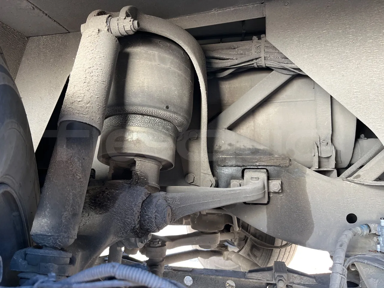 Irisbus 397E.12 LBMA036B-397E.12 - Euro5 - 331kW - 12.410mt - front air springs right