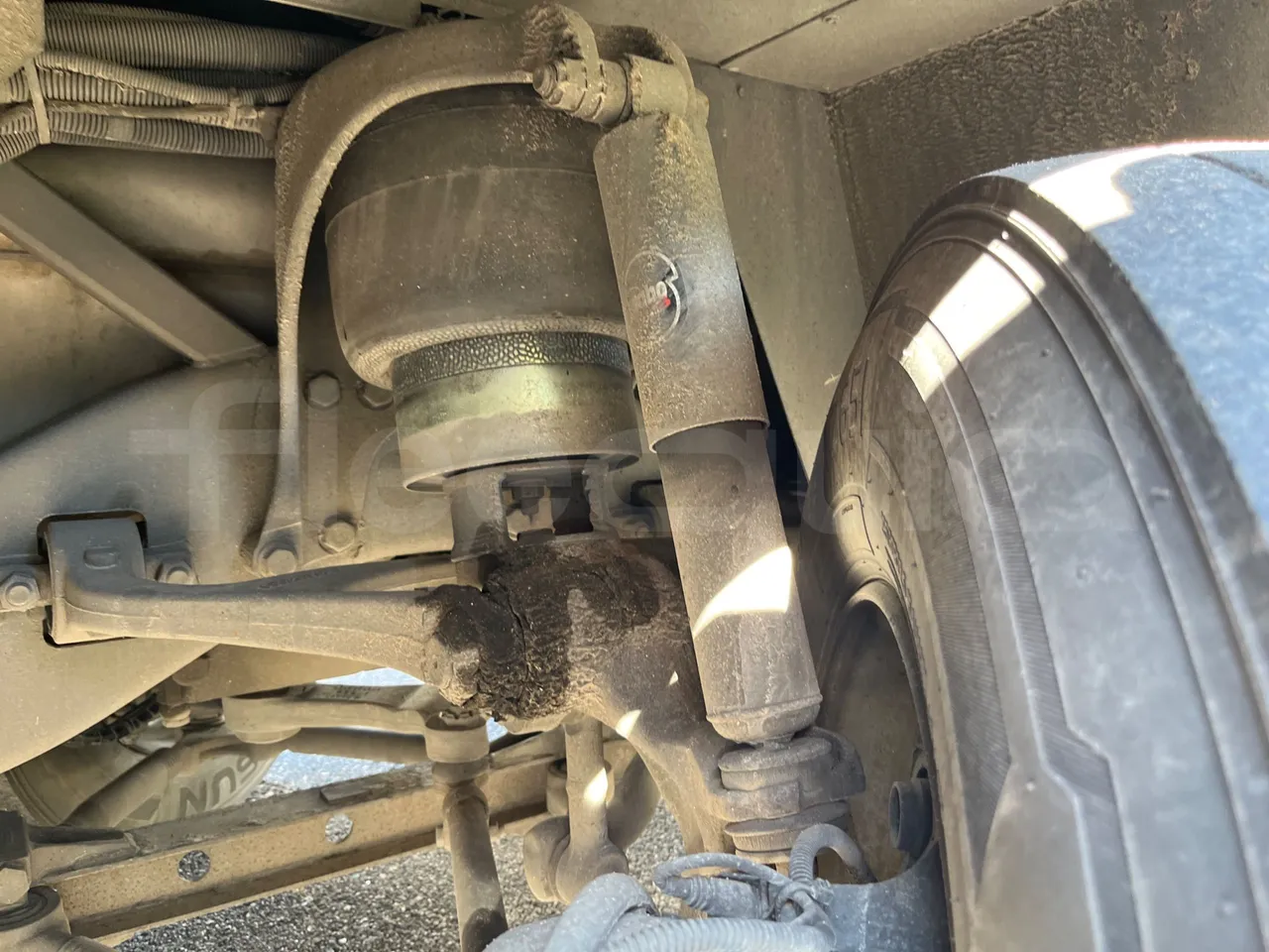 Irisbus 397E.12 LBMA036B-397E.12 - Euro5 - 331kW - 12.410mt - front shock absorbers left