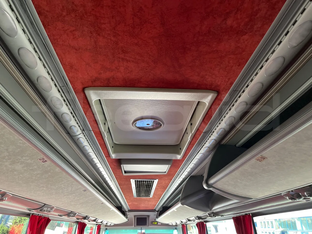 Irisbus 397E.12 LBMA036B-397E.12 - Euro5 - 331kW - 12.410mt - roof hatch 2