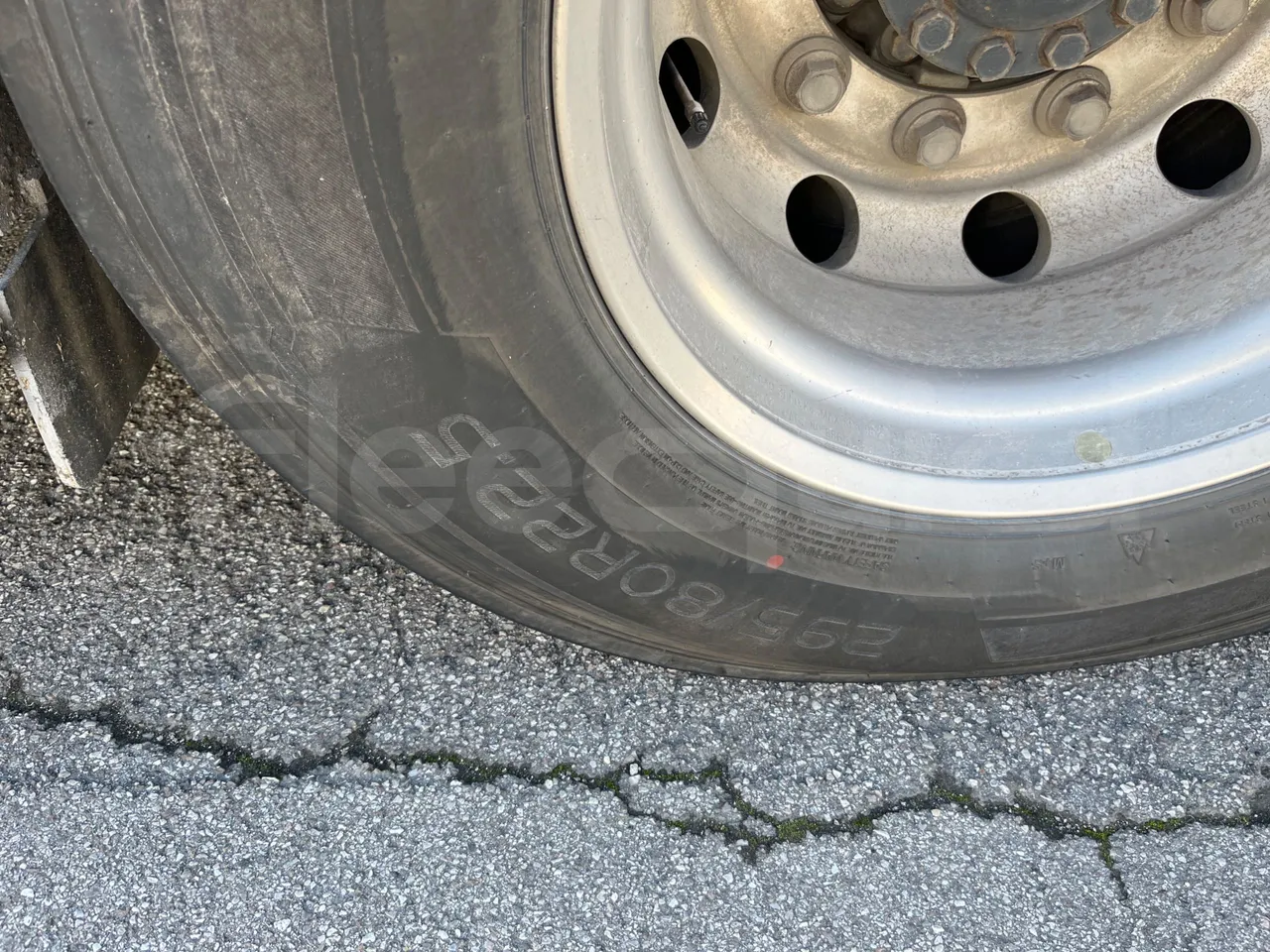 Irisbus 397E.12 LBMA036B-397E.12 - Euro5 - 331kW - 12.410mt - tread condition front tires right