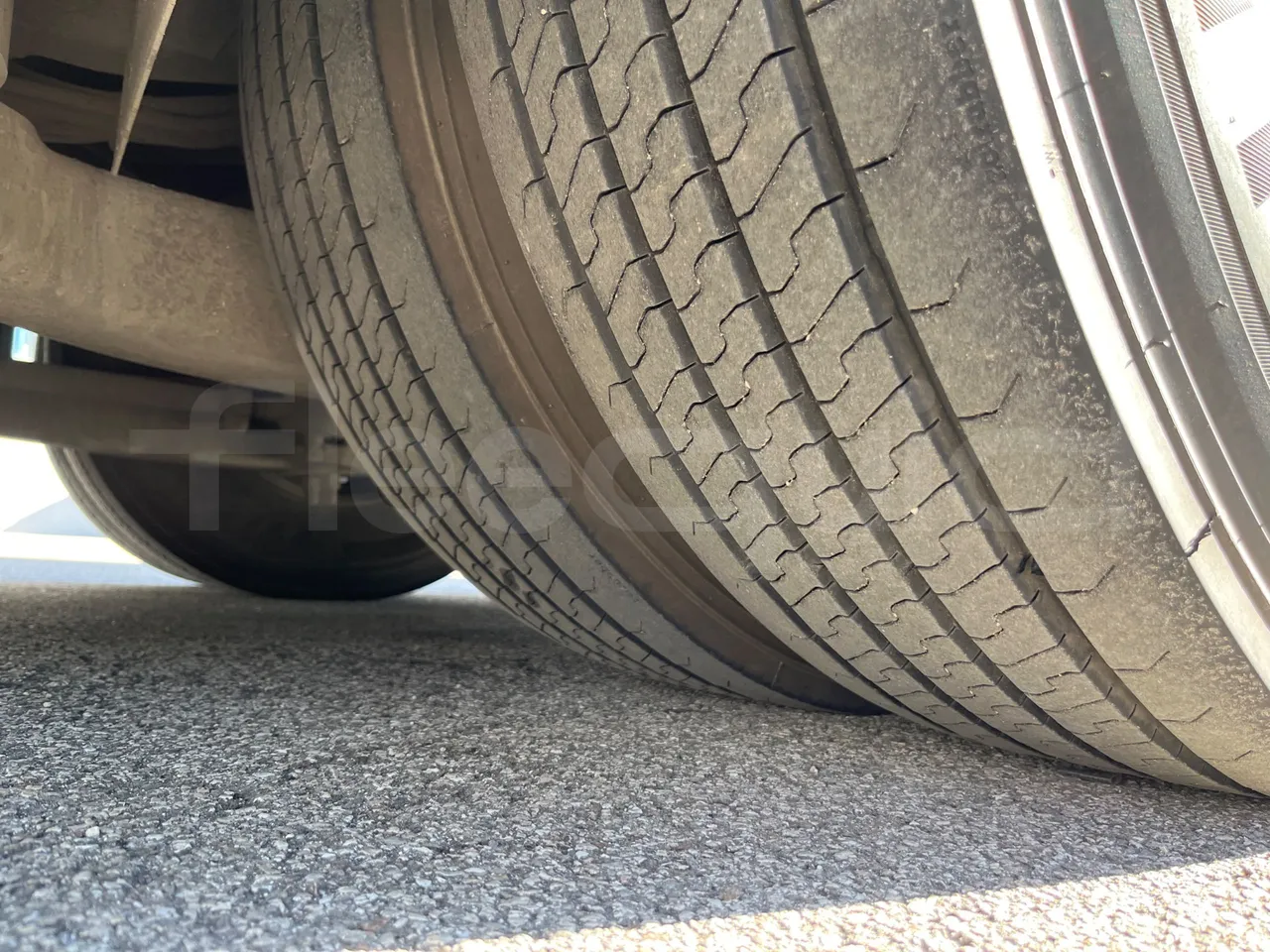 Irisbus 397E.12 LBMA036B-397E.12 - Euro5 - 331kW - 12.410mt - tread condition second axle tires left