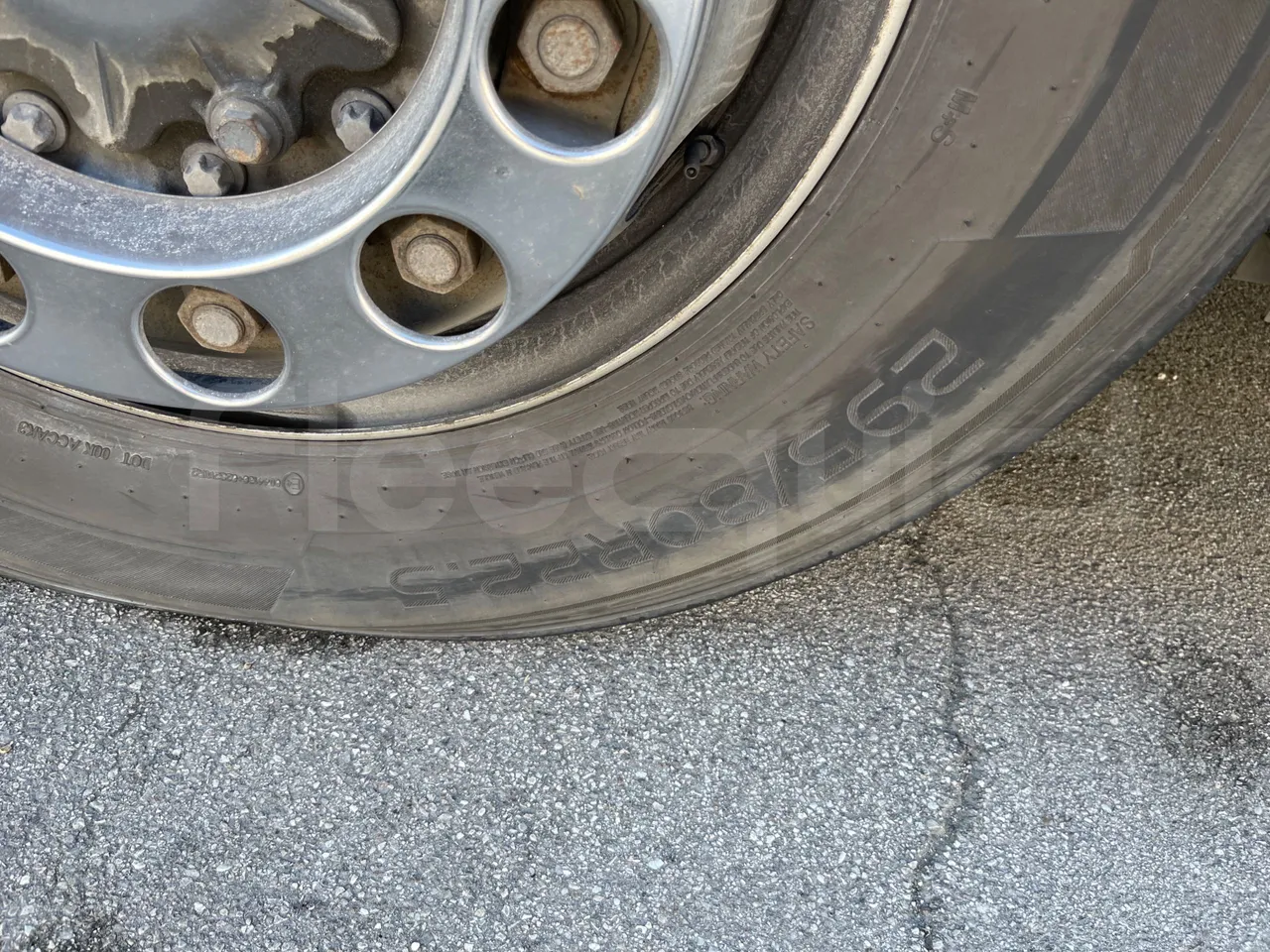 Irisbus 397E.12 LBMA036B-397E.12 - Euro5 - 331kW - 12.410mt - front left tire measurements