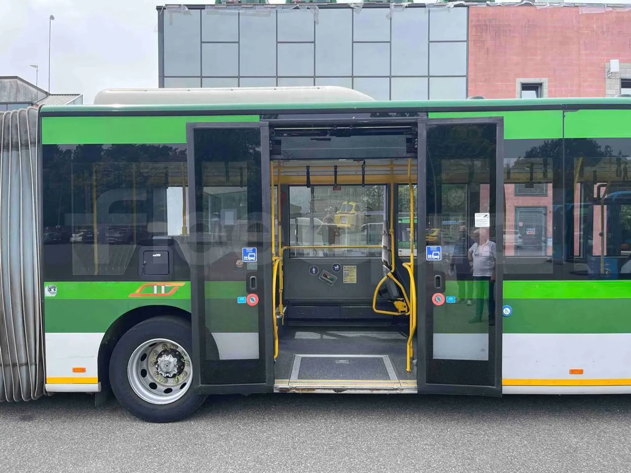 Mercedes-Benz Citaro G 0530 - Euro5 - 260kW - 17.940mt - front door 2 open