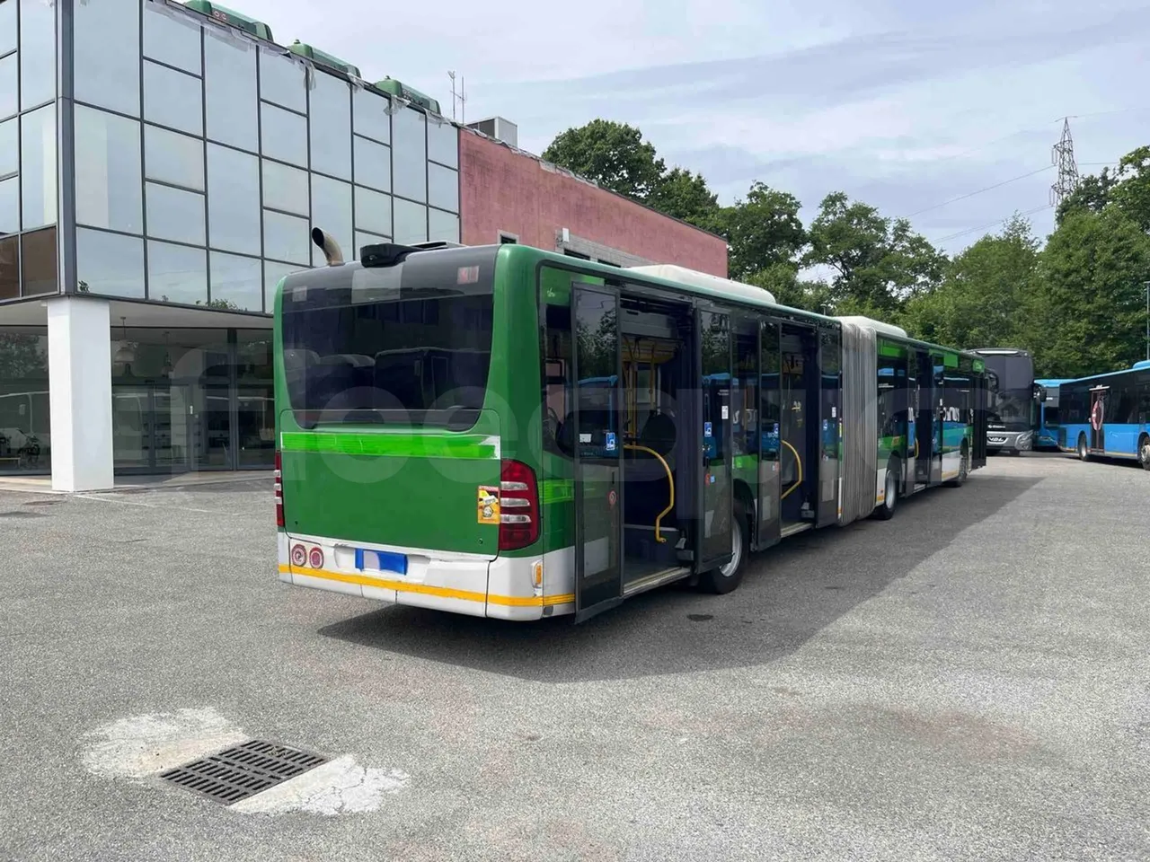 Mercedes-Benz Citaro G 0530 - Euro5 - 260kW - 17.940mt - 3/4 right rear doors open