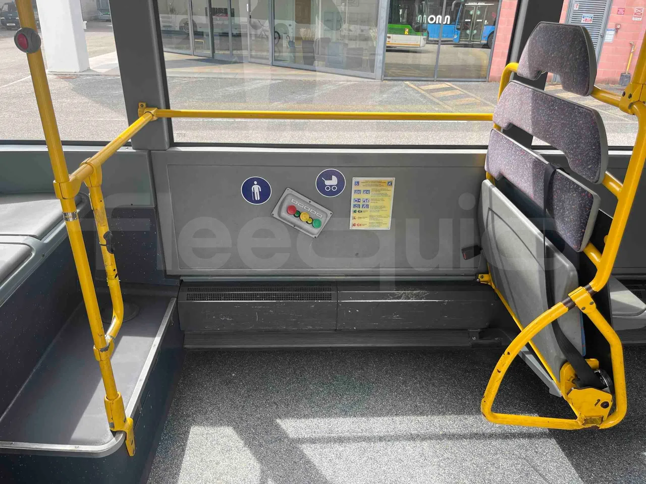 Mercedes-Benz Citaro G 0530 - Euro5 - 260kW - 17.940mt - disabled area photo