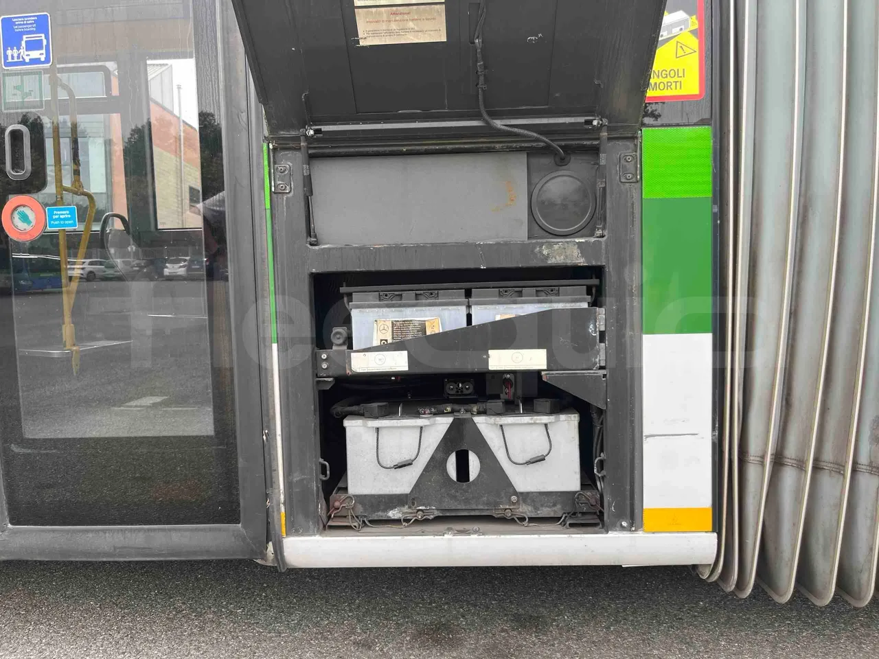 Mercedes-Benz Citaro G 0530 - Euro5 - 260kW - 17.940mt - external compartments photo
