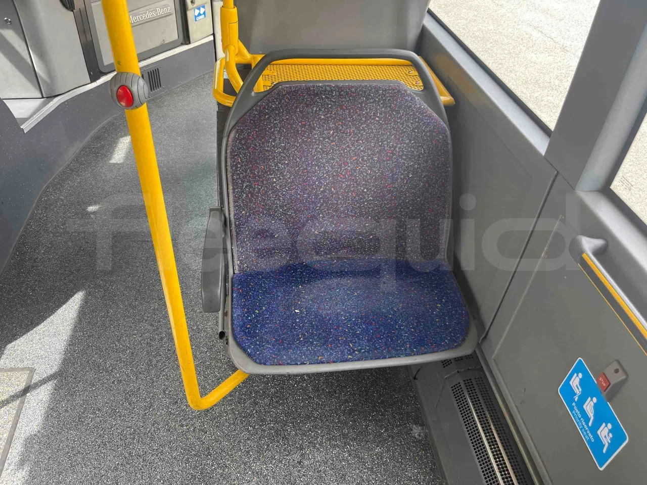 Mercedes-Benz Citaro G 0530 - Euro5 - 260kW - 17.940mt - footrest detail photo