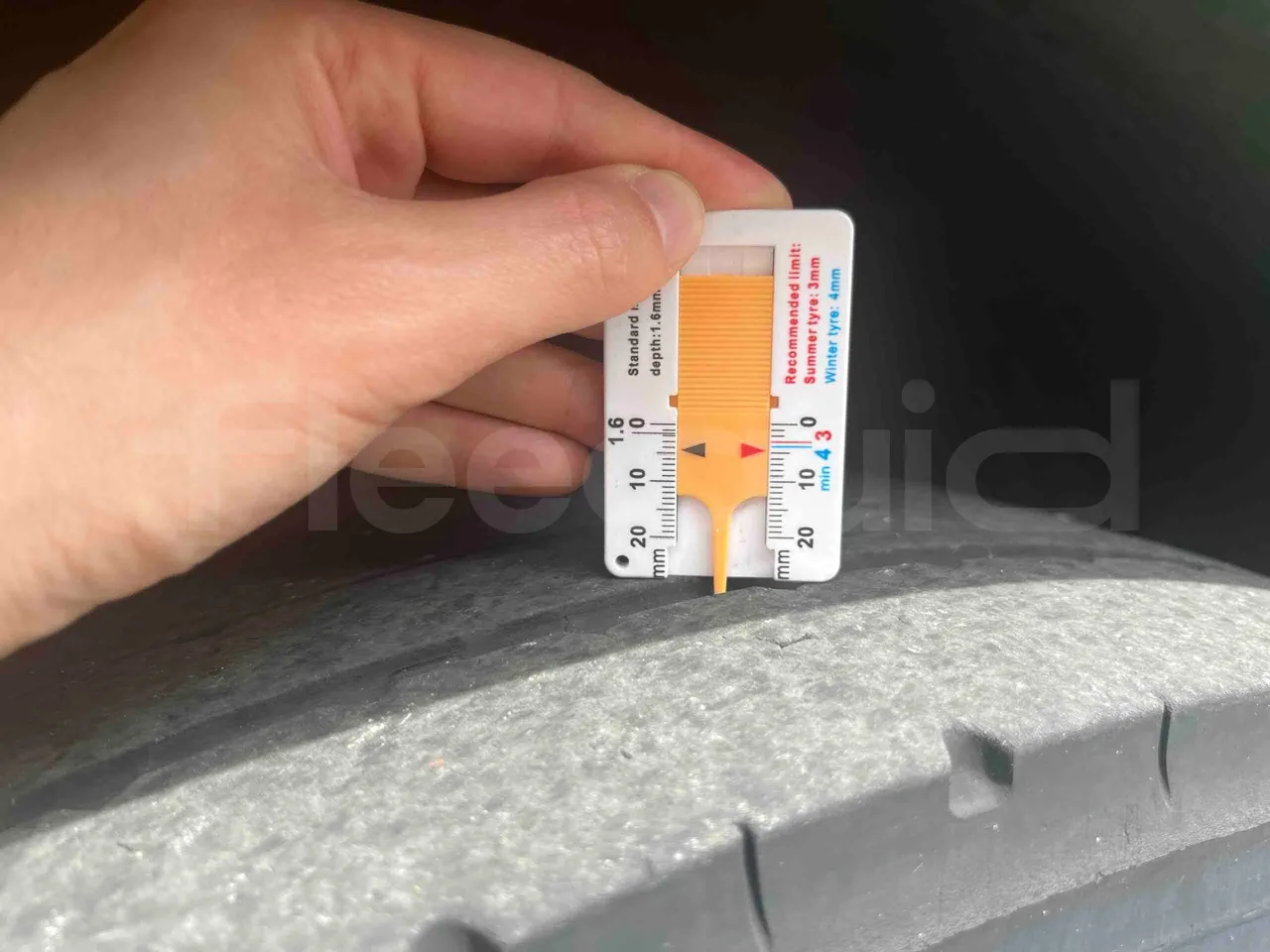 Mercedes-Benz Citaro G 0530 - Euro5 - 260kW - 17.940mt - tread condition front tires left