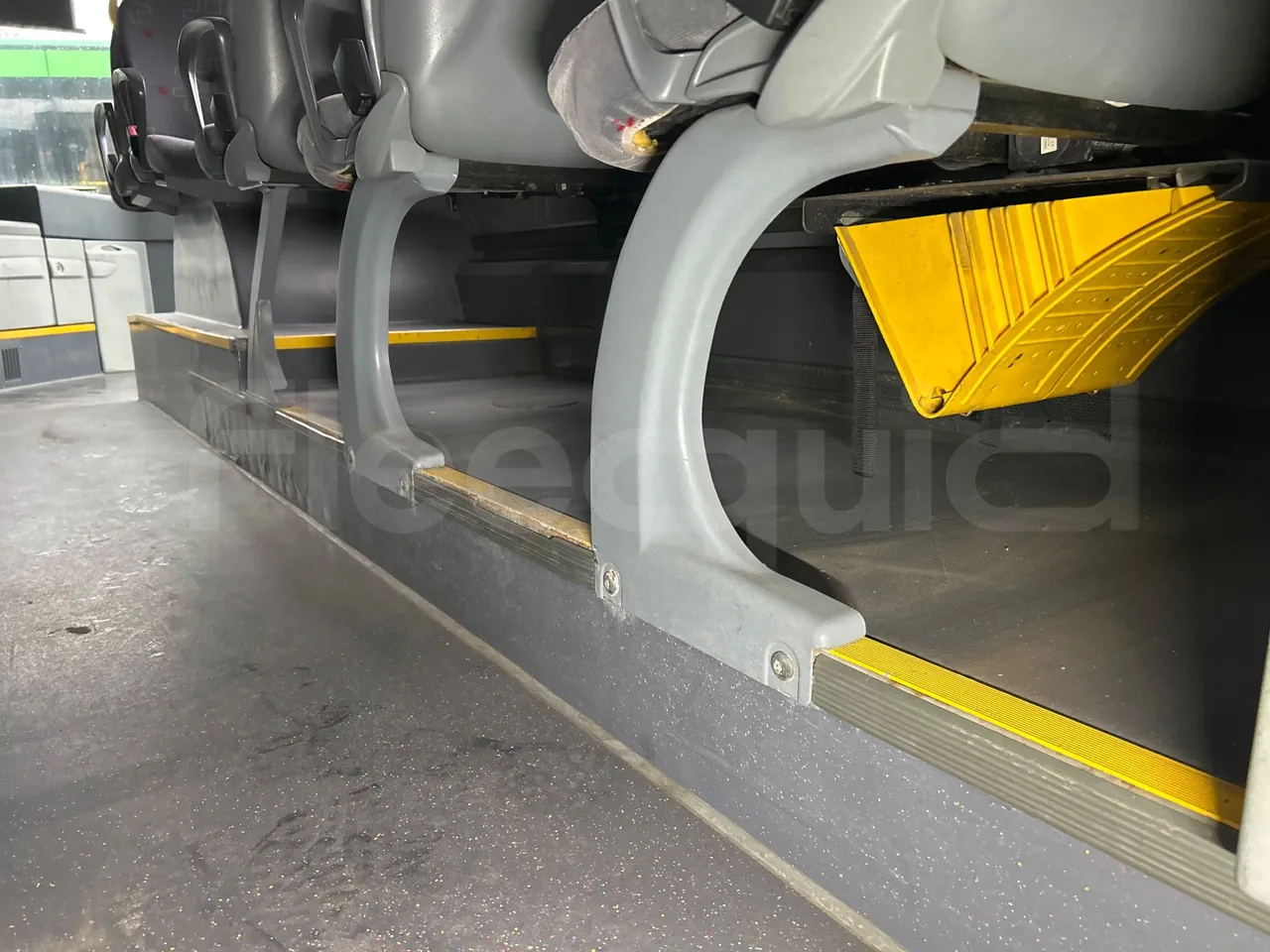 Mercedes-Benz Citaro O 530 LE - Euro5 - 220kW - 13.057mt - seat brackets photo