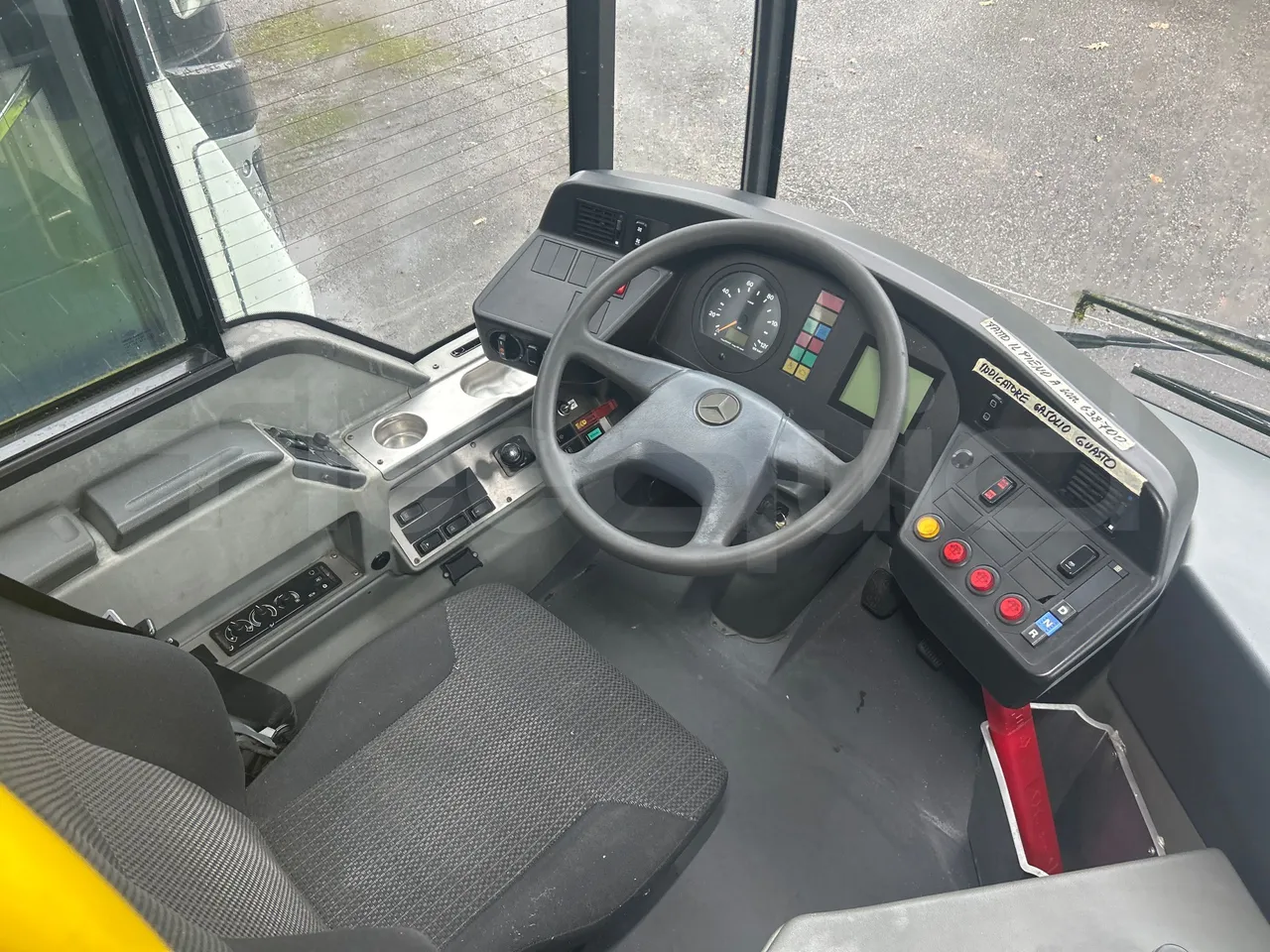 Mercedes-Benz Citaro O 530 LE - Euro5 - 220kW - 13.057mt - buttons panels on