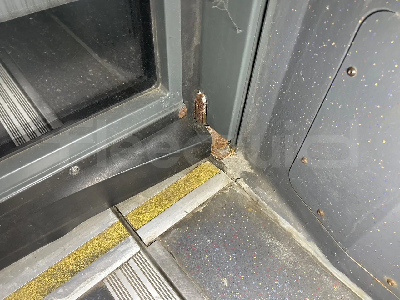 Mercedes-Benz Citaro O 530 LE - Euro5 - 220kW - 13.057mt - door mechanism photo