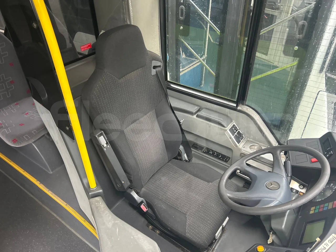 Mercedes-Benz Citaro O 530 LE - Euro5 - 220kW - 13.057mt - driver's seat photo