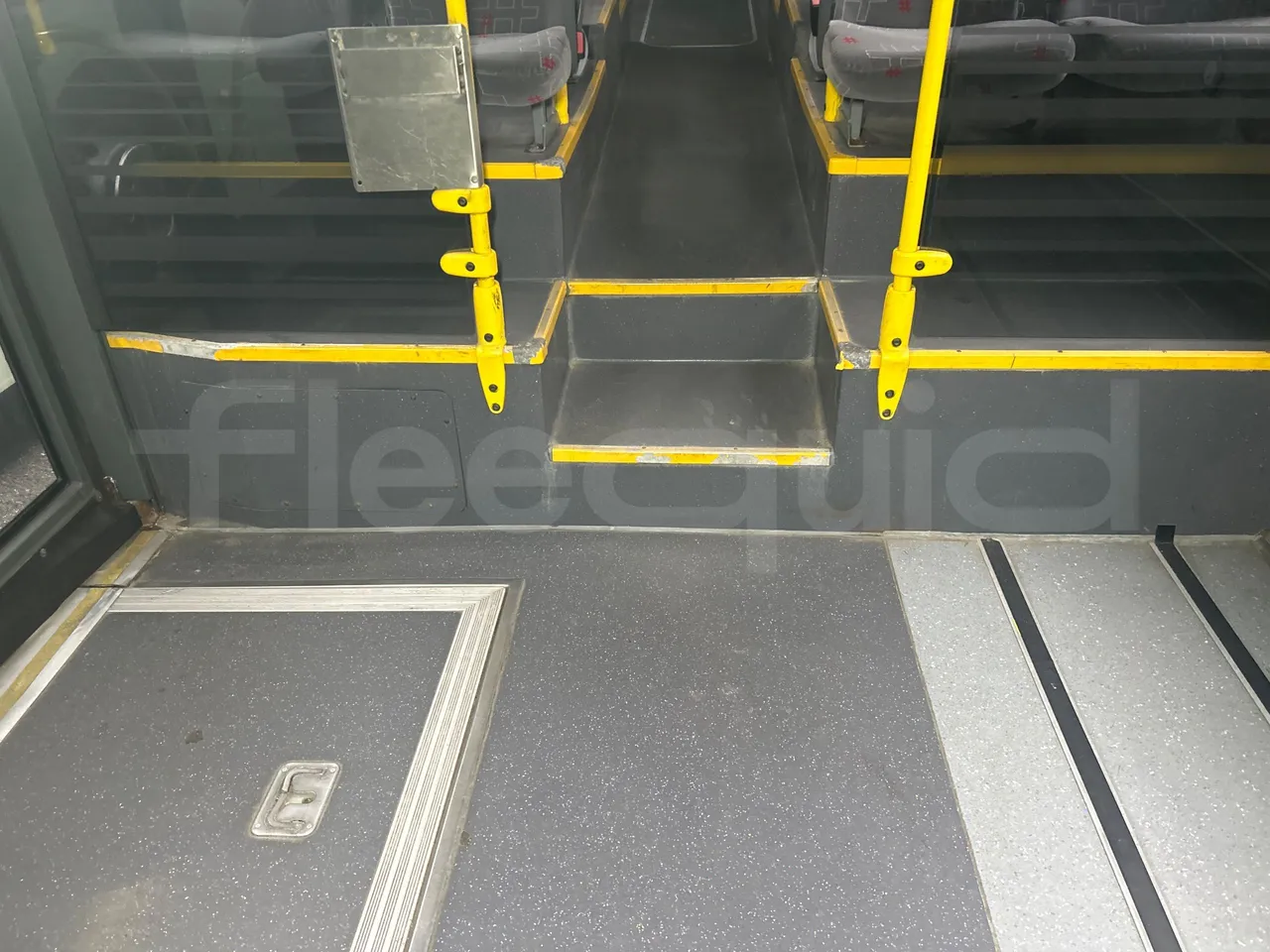 Mercedes-Benz Citaro O 530 LE - Euro5 - 220kW - 13.057mt - handrails photo