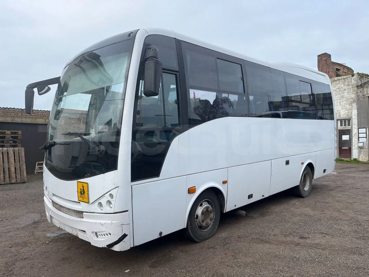 Isuzu Turquoise Q-Bus31 - EUR6 - 3/4 front left