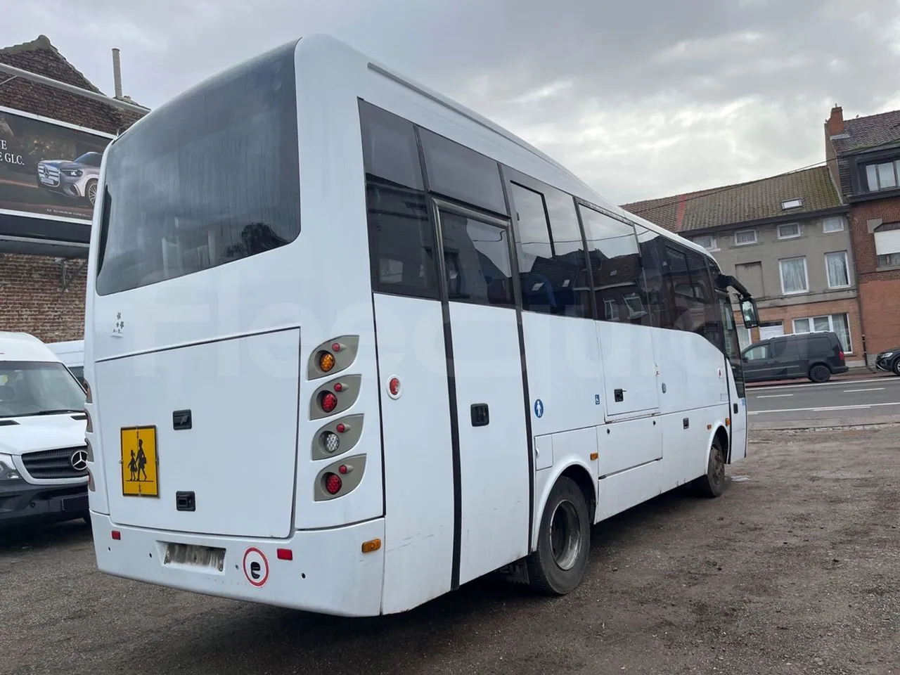 Isuzu Turquoise Q-Bus31 - EUR6 - 3/4 right rear doors closed