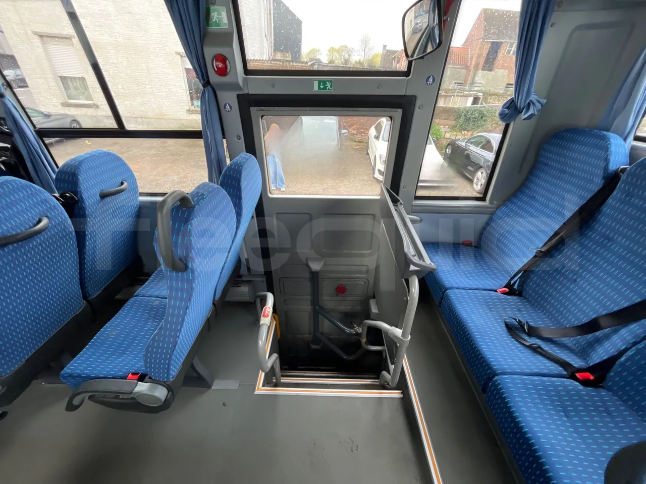 Isuzu Turquoise Q-Bus31 - EUR6 - toilette accessories photo