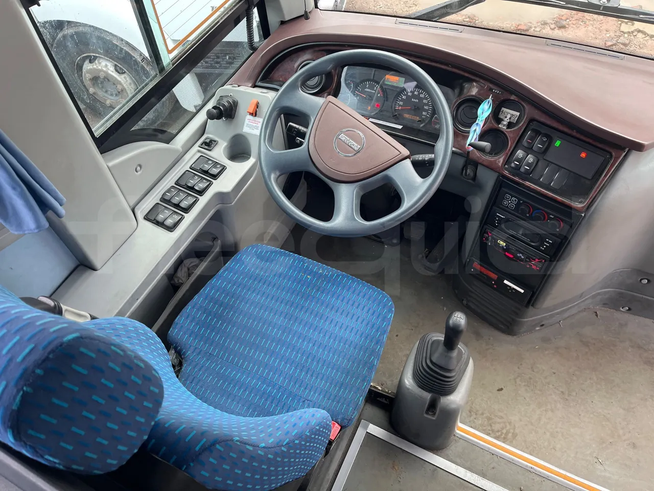 Isuzu Turquoise Q-Bus31 - EUR6 - buttons panels on
