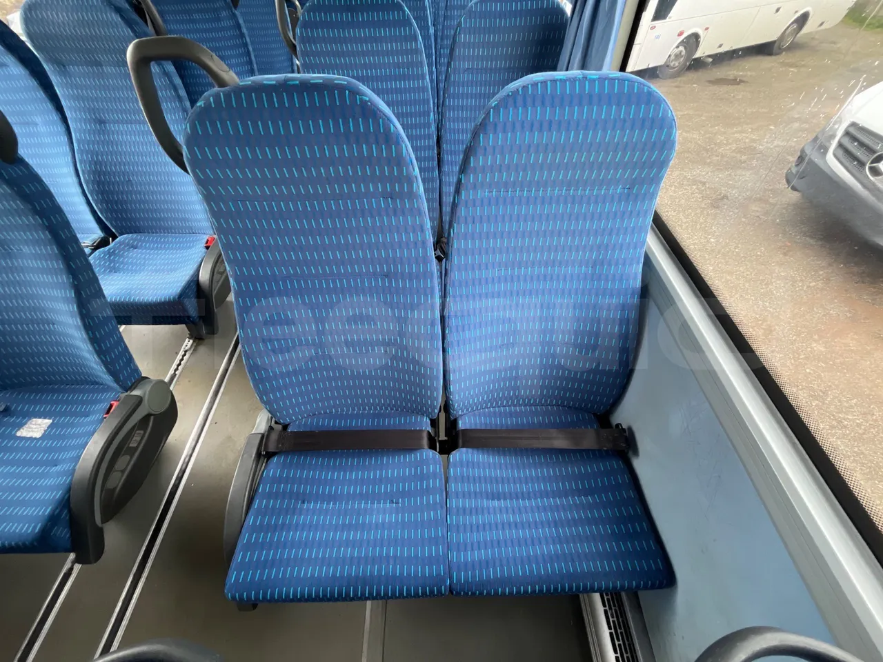 Isuzu Turquoise Q-Bus31 - EUR6 - central seat safety belt